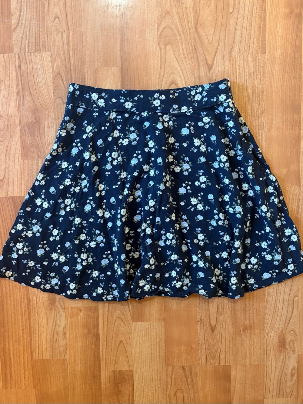 Hollister Navy Floral Flowy Mini Skirt Small